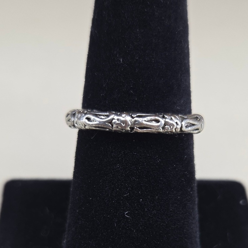 Vintage Silver Tone Tribal Stackable Band Ring Size 8 Oxidized Scrollwork 0376